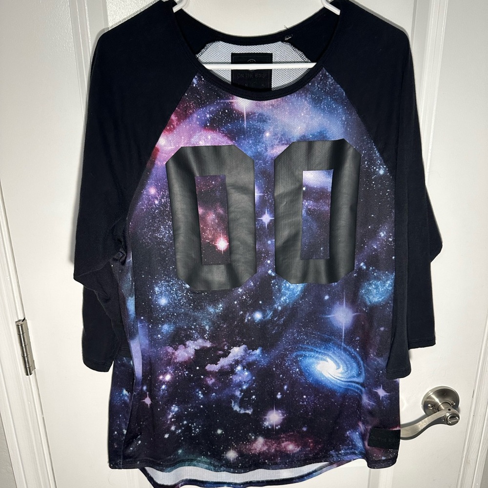 On the byas Mens galaxy Henley tee shirt large